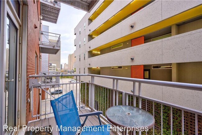 Building Photo - 1 br, 1 bath House - 1 NE 2nd St #304