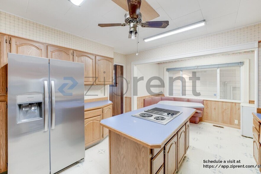 Building Photo - 351 Blake St