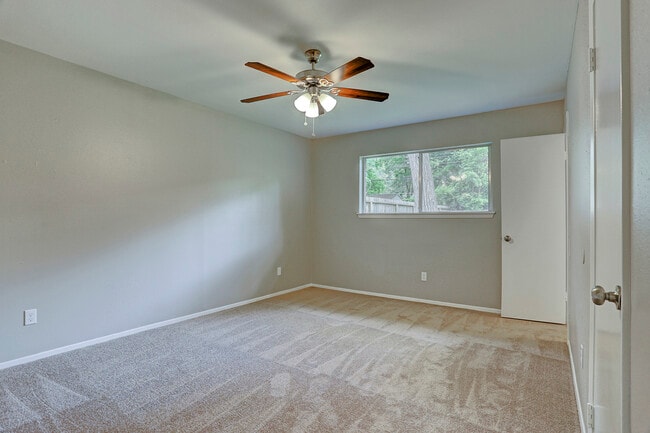 Building Photo - 6015 Dawnridge Dr
