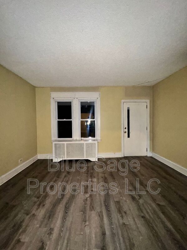 Building Photo - 906 Coates St