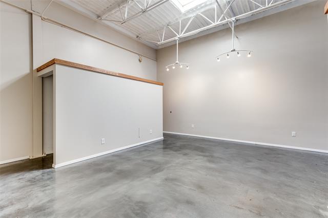 Building Photo - 1813 Clarence St