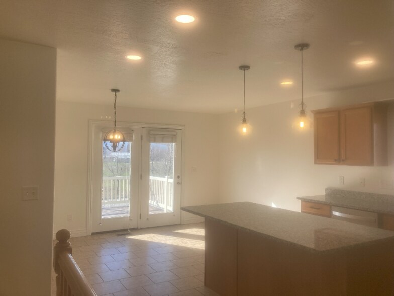 Building Photo - 832 S 925 W