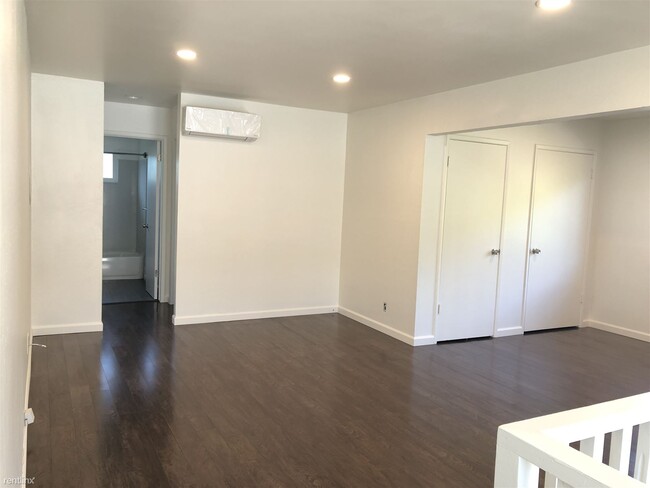 Building Photo - 1 br, 1 bath Townhome - 1229 West McKinley...