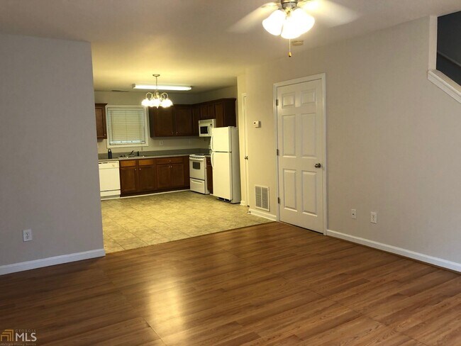 Building Photo - 202 Hiram Terrace