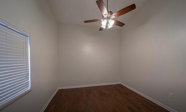 Building Photo - Knoxville 37920 - 3 bedroom, 3 bath home i...