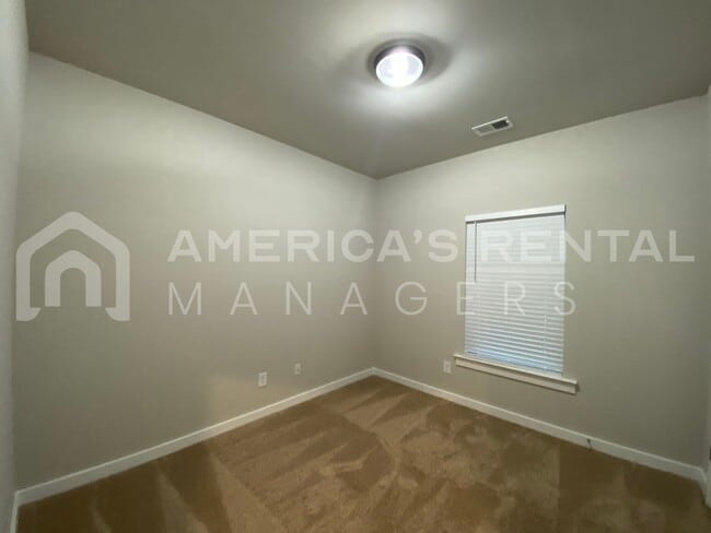 Building Photo - Home for Rent in Clanton, AL!!! COMING SOON!