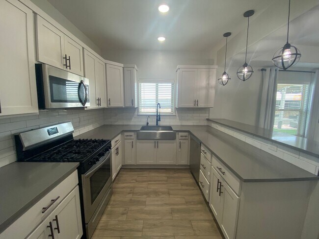 Building Photo - East El Paso 4 bed 2 bath Refrig A/C with gorgeous landscaping!