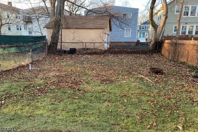 Building Photo - 60 Maple Ave