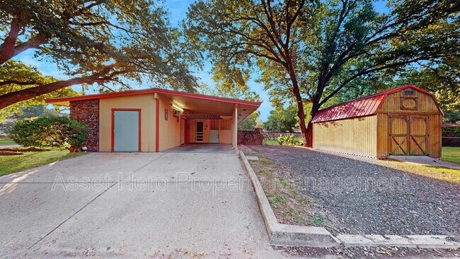 Building Photo - 1102 S Magnolia St