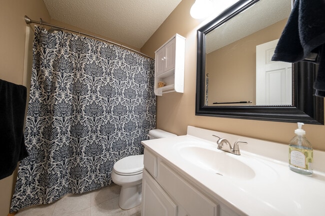 Building Photo - 706 Village Pkwy