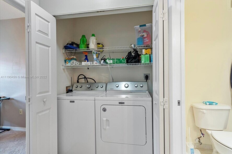 Building Photo - 6851 SW 44th St