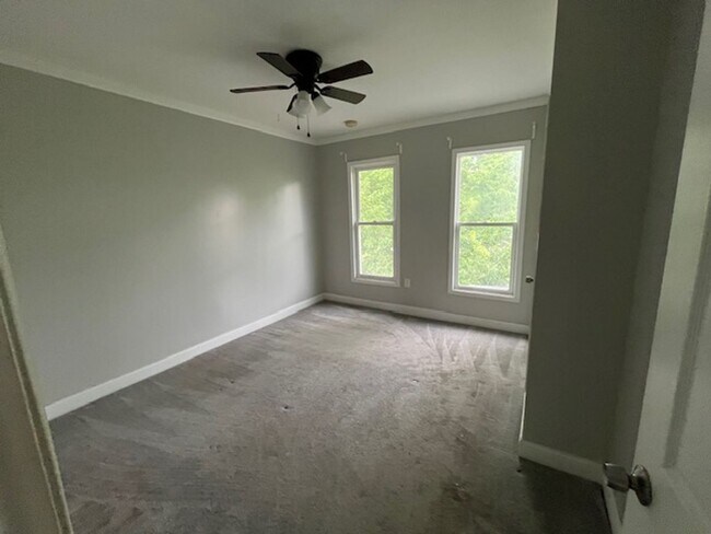 Building Photo - 3 Bedroom in Mt. Vernon!