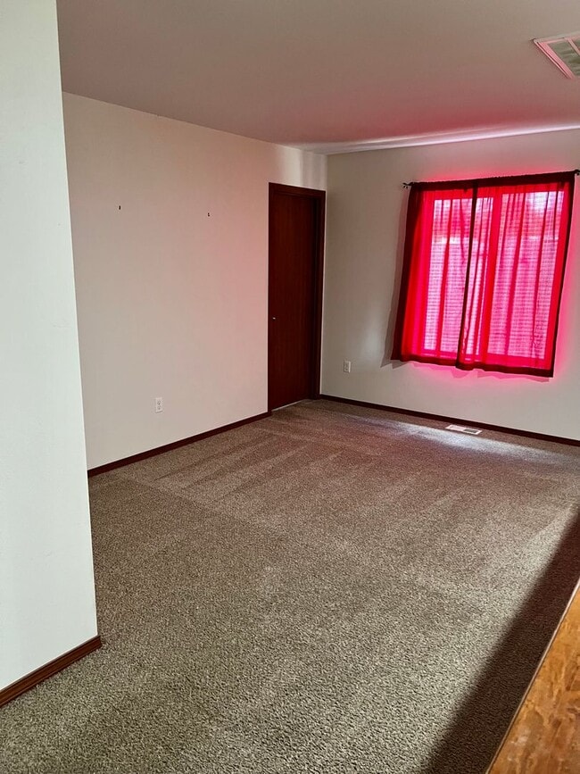 Building Photo - Desirable home in McCormick Ridge.