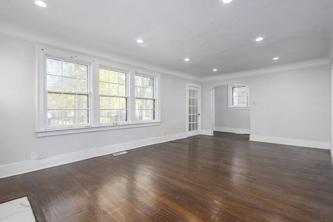 Building Photo - 4341 Glendale Ave