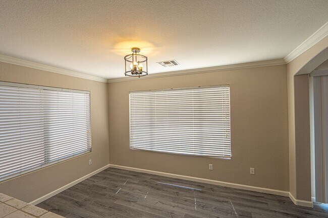 Building Photo - Lovely 3 bed/2.5 bath in Lindsay Ranch!