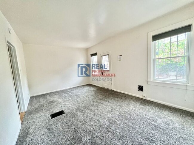 Building Photo - 594 S Ogden St