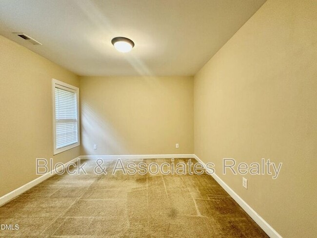 Building Photo - 1801 Old London Way