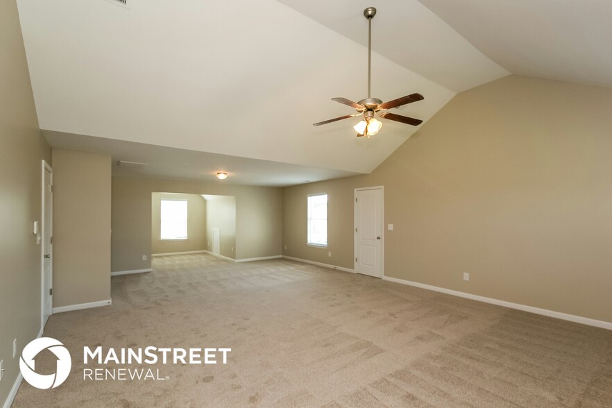 Building Photo - 5563 Martin Ct