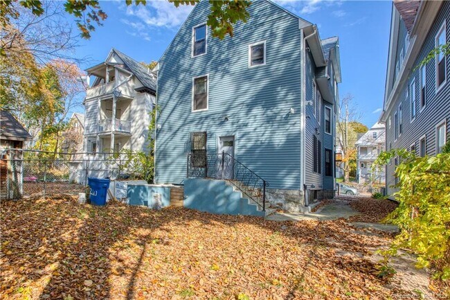 Building Photo - 247 Willow St