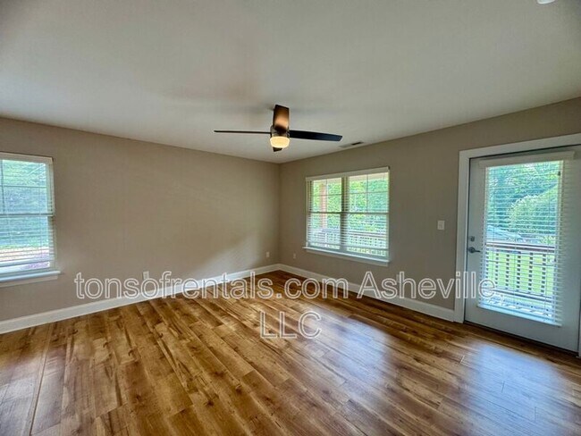 Building Photo - 252 Wash Creek Dr