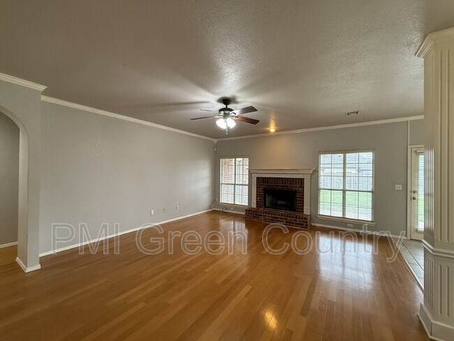 Building Photo - 4419 W Detroit Pl