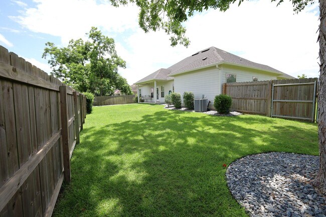 Building Photo - 4704 Crescent Ct