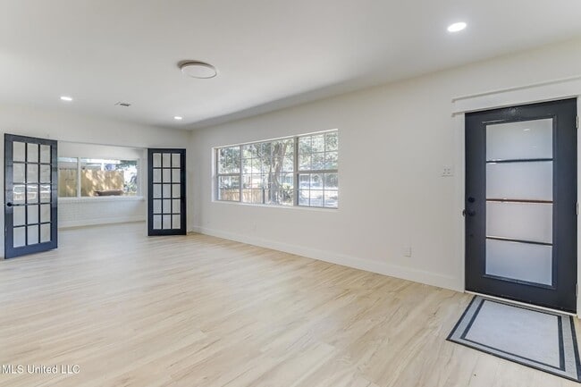 Building Photo - 175 St Charles Ave