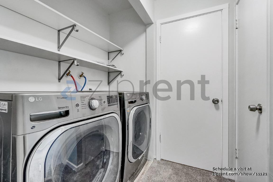 Building Photo - 1805 Primavera Dr