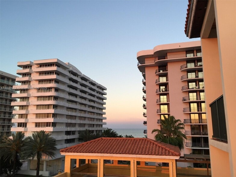 Primary Photo - 8888 Collins Ave