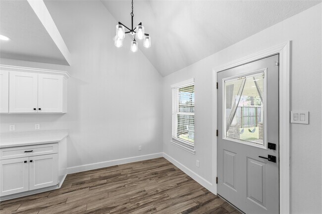 Building Photo - 5234 Findlay Dr