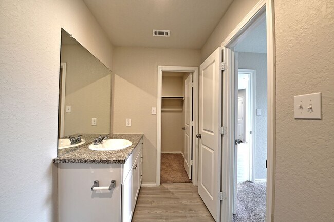 Building Photo - 7927 Dovers Den