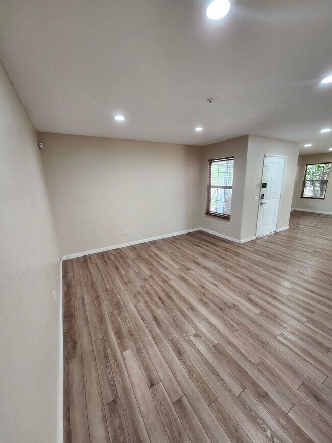 Building Photo - Beautiful 5 Bedroom House fully remodeled....