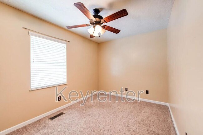 Building Photo - 5928 Rolling Ridge Dr