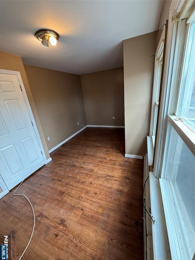 Building Photo - 220 S Burnet St