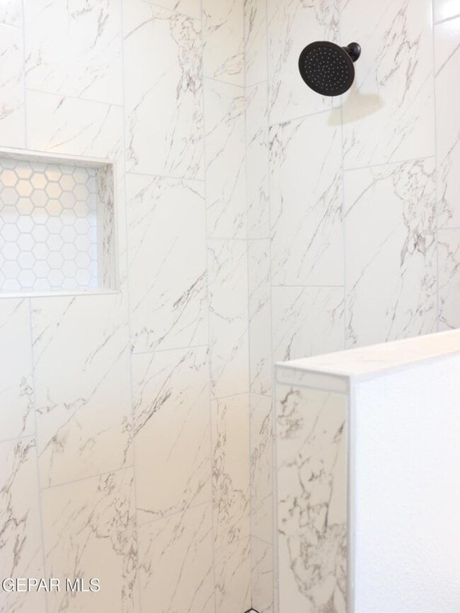 Building Photo - Beautiful 3 bed/2 baths and more for RENT