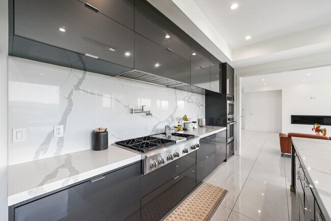 Building Photo - 7778 Laguna Heights Ct