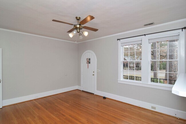 Building Photo - Charming 3 Bedroom Home in Desirable Heath...