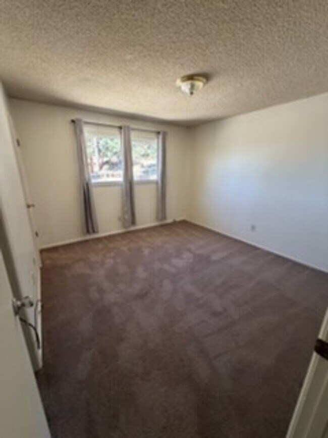 Building Photo - Move-In Ready Mountain Retreat with Garage Near Frazier Park & Los Padres Forest