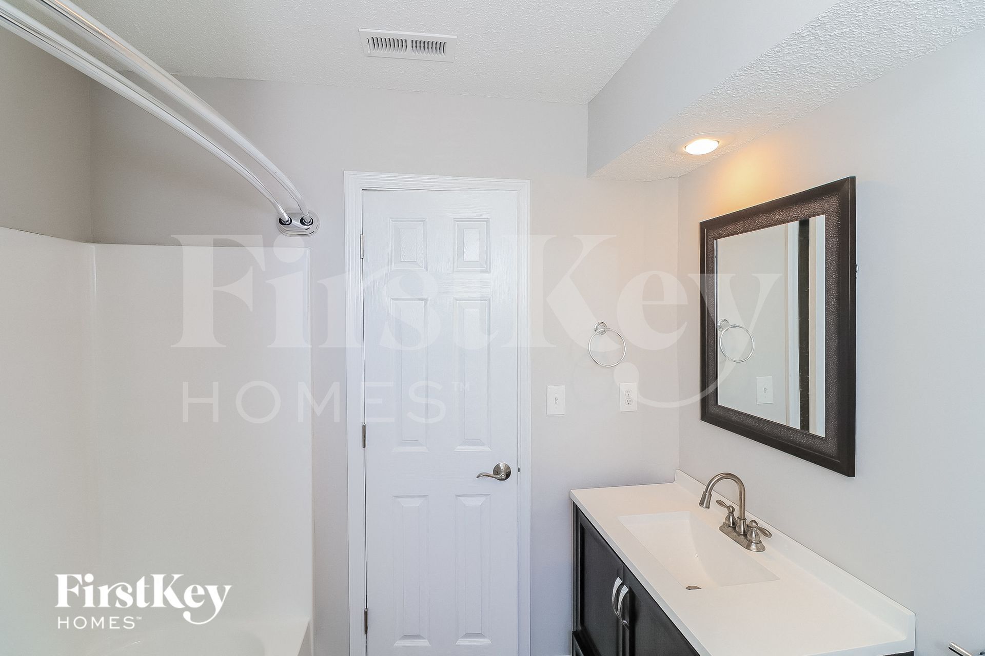 Building Photo - 5829 Millers Pond Ln