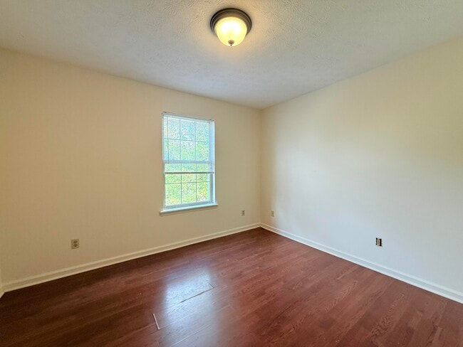 Building Photo - 200 Shamrock Ln