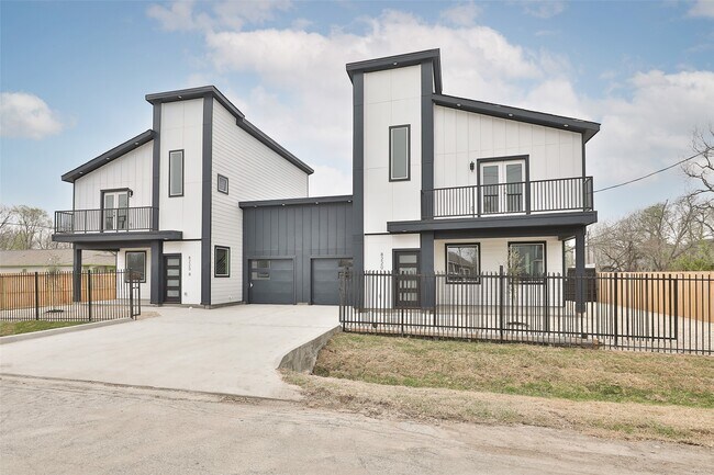 Building Photo - 8220 Bonaire St