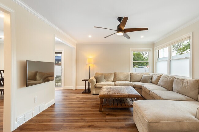 Building Photo - 165 Byrne Ave