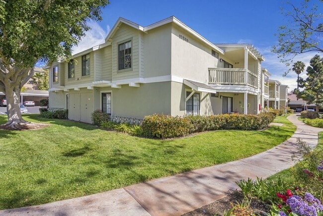 Building Photo - Centrally Located Condo at The Lakes of Carmel Valley!