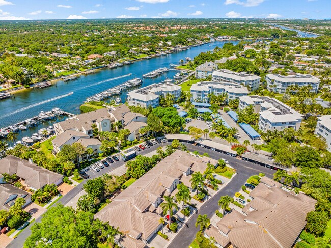 Building Photo - 533 Oak Harbour Dr