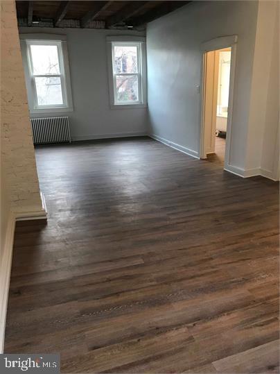 Building Photo - 305 E Chestnut St