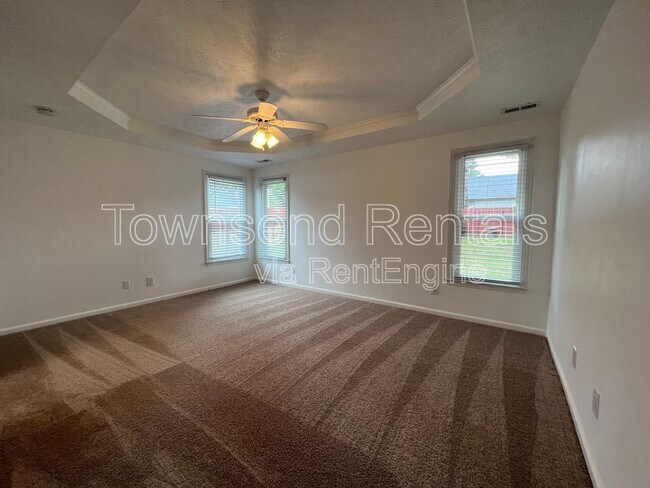 Building Photo - 1336 Oak Knolls Dr