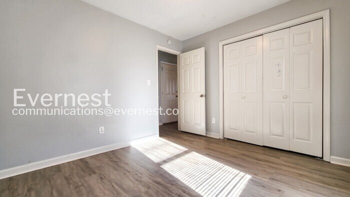 Building Photo - 345 Bomar Ln