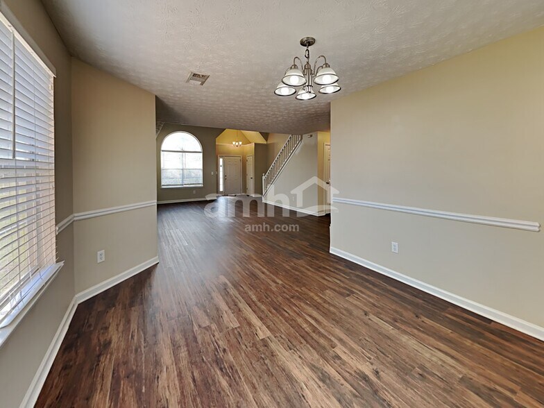 Building Photo - 602 Thrasher Ct