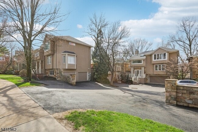 Building Photo - 210 Clarken Dr