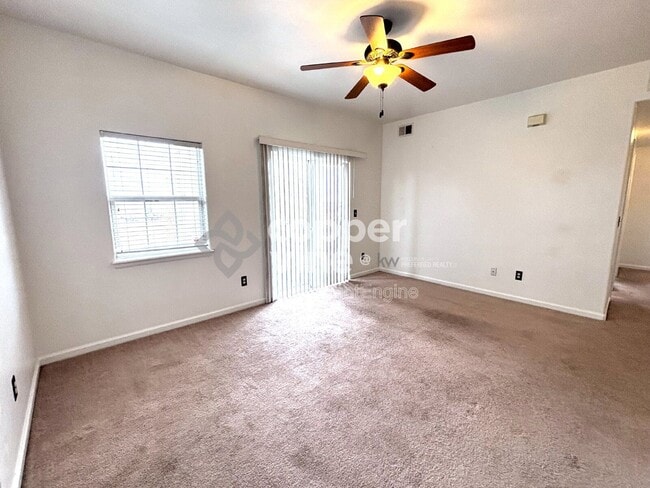 Building Photo - 1740 W 53rd Dr